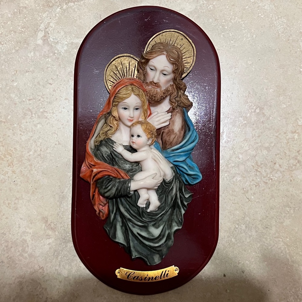 Vintage Casinelli Resin Religious Figurine -Wall Mount
4.75 wide x 9.25 Height